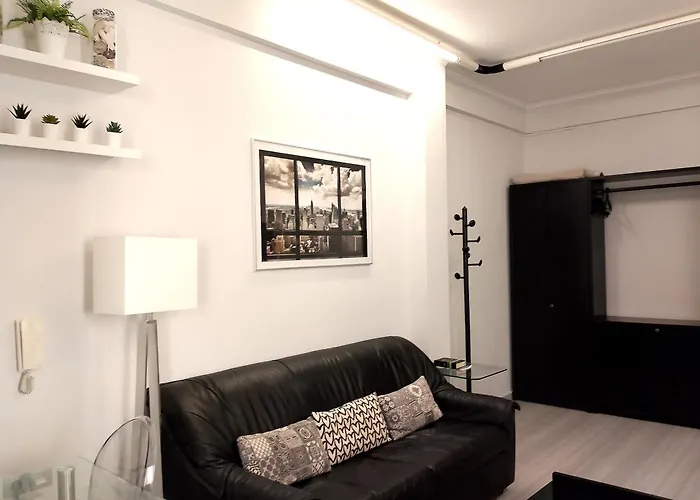 Minimal Downtown Apartment A By Mps